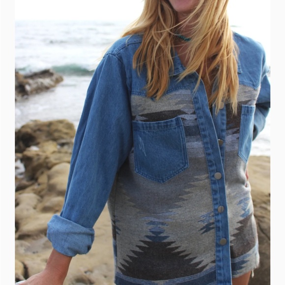 Denim Western Yoke Aztec Patterned Blanket Jean Jacket Button Down Shirt Small - Picture 3 of 7